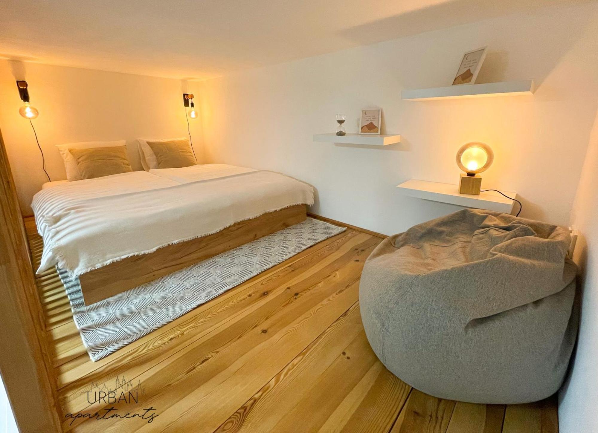 Loft Maniny By Urban Apartments Прага Екстериор снимка