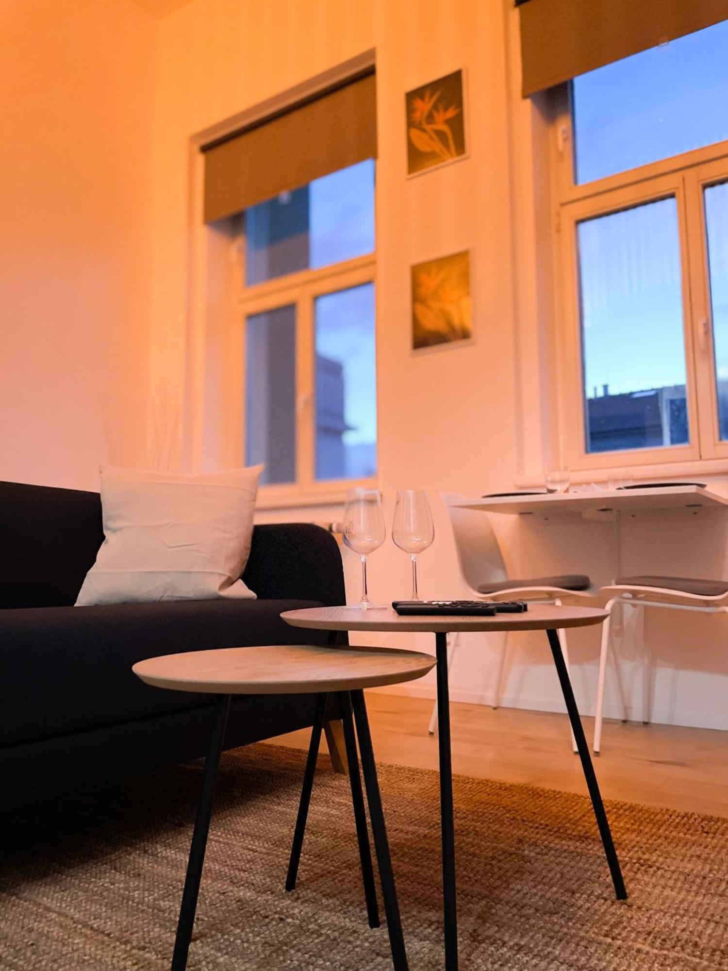 Loft Maniny By Urban Apartments Прага Екстериор снимка